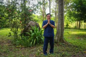 Lire la suite à propos de l’article Mantak Chia : maître de Qi Gong et de guérison énergétique